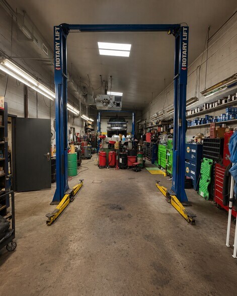 More Photos Of 262 Quassaick Ave, New Windsor Township Auto Repair For Sale