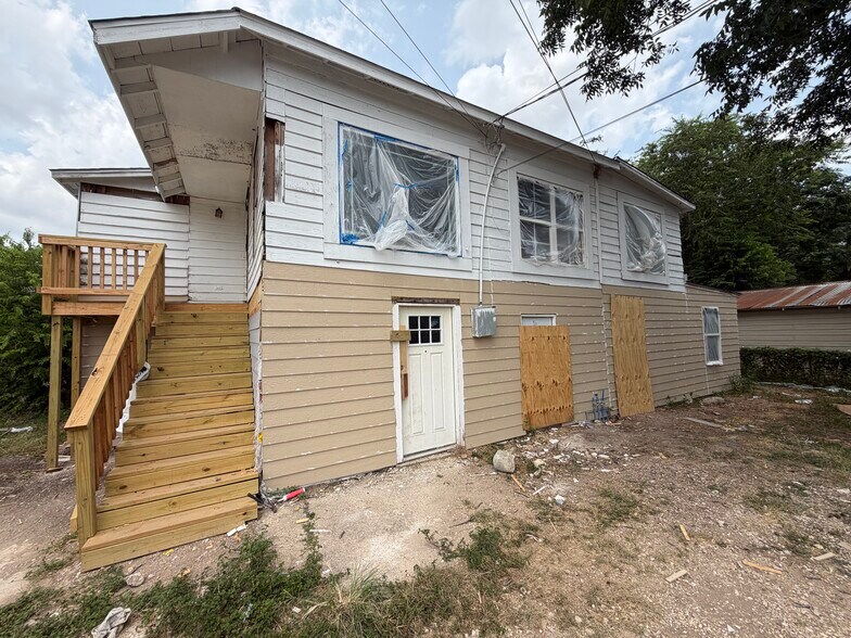 More Photos Of 101 Stanley Ct, San Antonio Multifamily For Sale