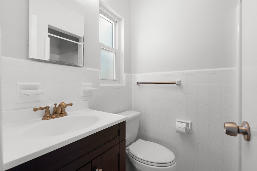 More Photos Of 2672 66th St N, Saint Petersburg Medical For Sale