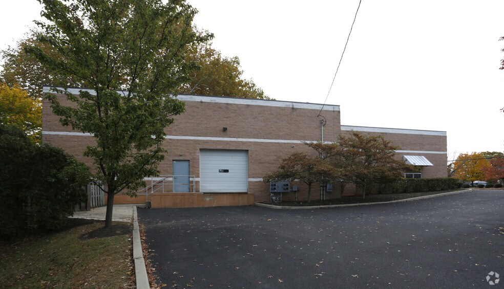 More Photos Of 1700-1720 Sylvan Ave, Hamilton Flex For Sale