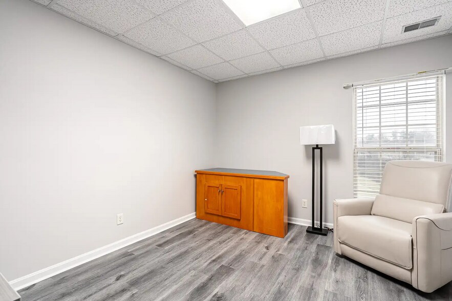 More Photos Of 3103 Breckenridge Ln, Louisville Office For Sale