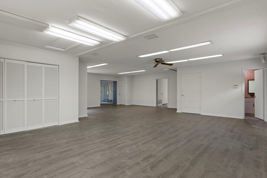 More Photos Of 377 Highway 40 W, Inglis Flex For Lease