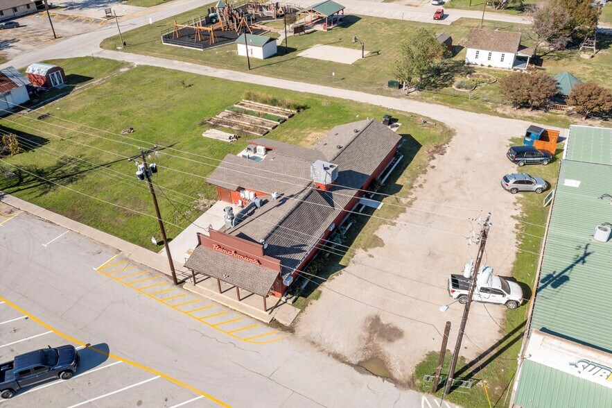 More Photos Of 110 W Bailey St, Ponder Restaurant For Sale