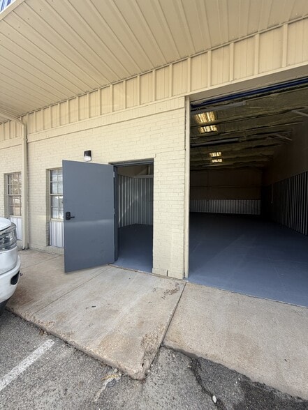 More Photos Of 541 Oliver Rd, Montgomery Flex For Lease