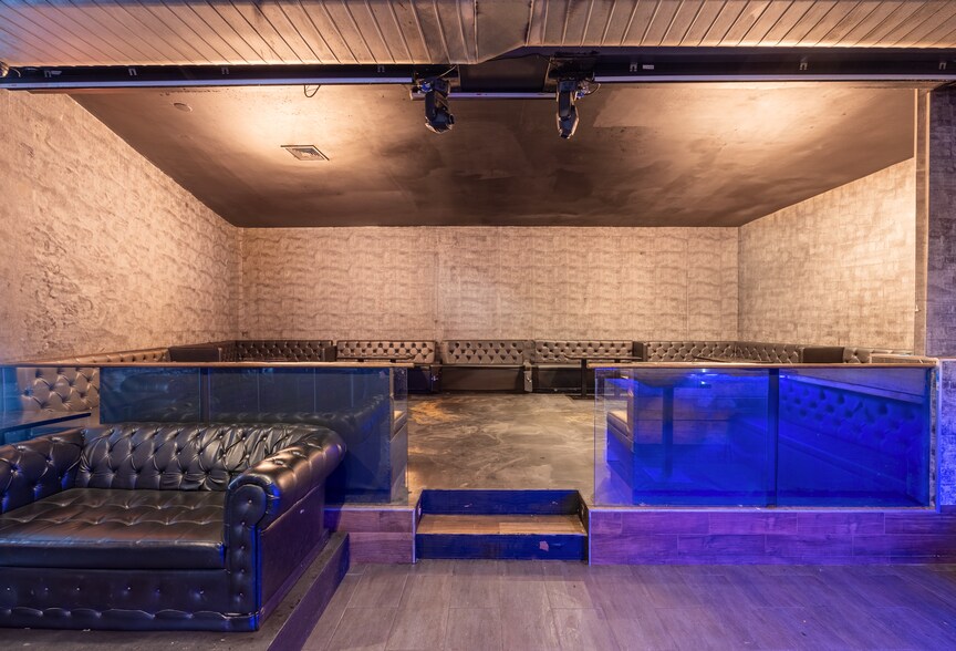 More Photos Of 3329 Astoria Blvd, Astoria General Retail For Sale