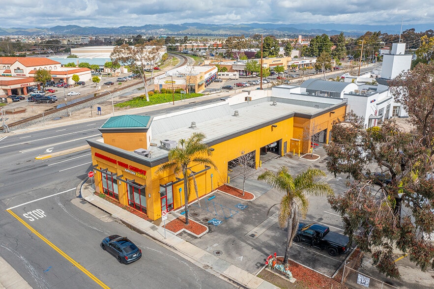 More Photos Of 2320 E Vineyard Ave, Oxnard Auto Repair For Sale