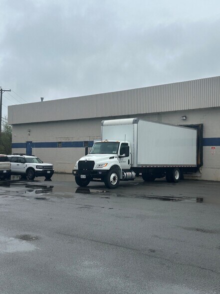 More Photos Of 84 Aero Dr, Cheektowaga Warehouse For Lease