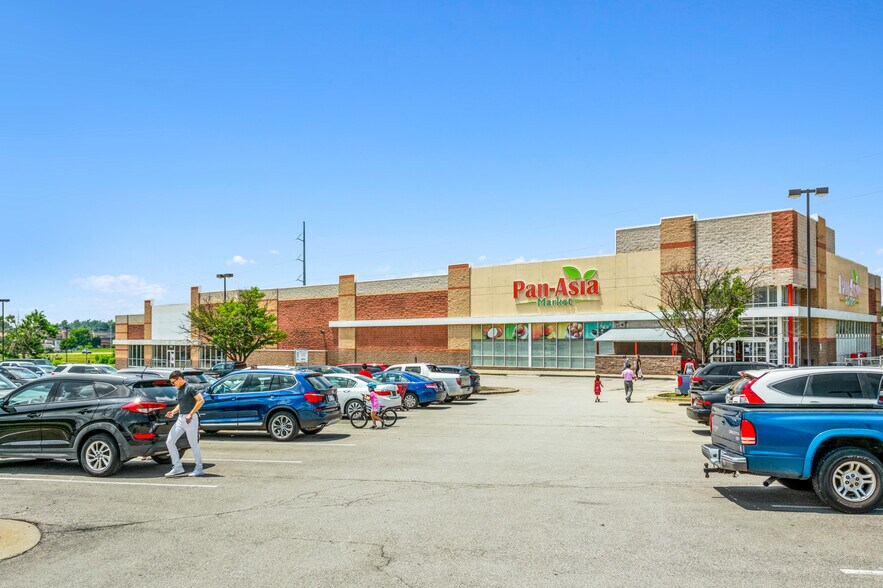 More Photos Of 12040 Metcalf Ave, Overland Park Unknown For Lease