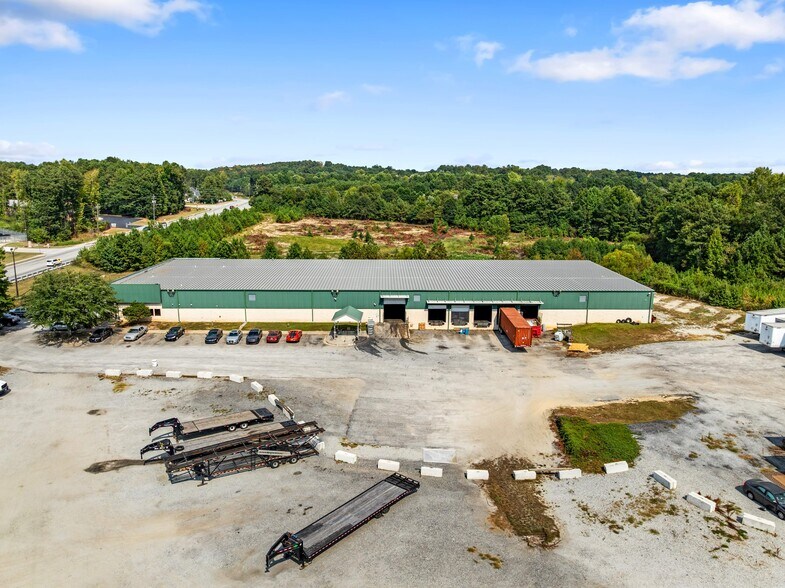 More Photos Of 7220 Oakley Industrial Blvd, Union City Warehouse For Lease