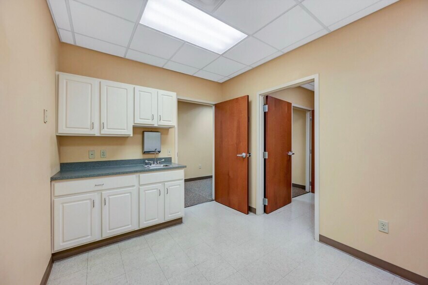 More Photos Of 1110 Clay Ave, Dunmore Medical For Lease