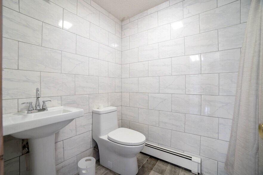 More Photos Of 5913 Tower Ave, Superior Flex For Sale