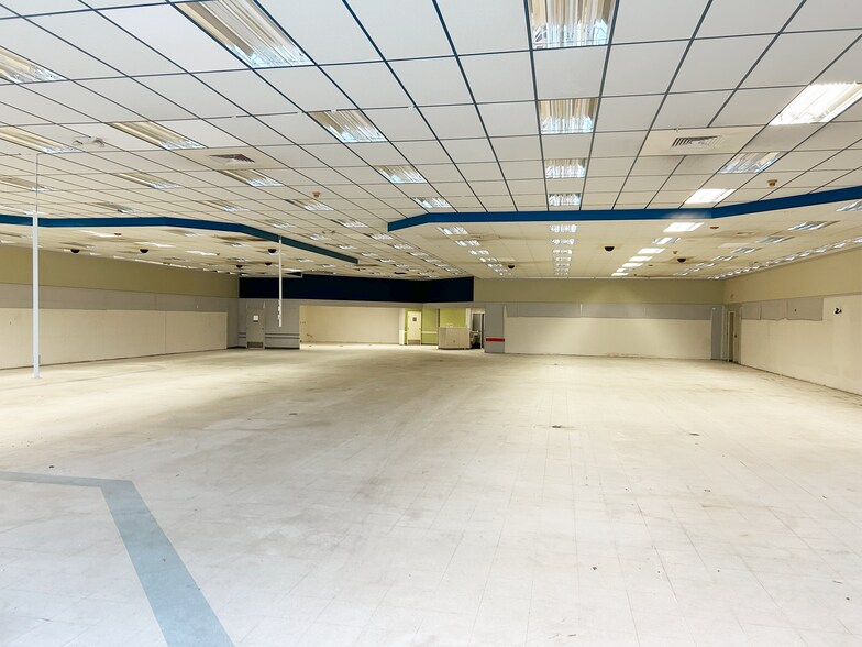 More Photos Of 806 E Ash St, Goldsboro Drugstore For Sale