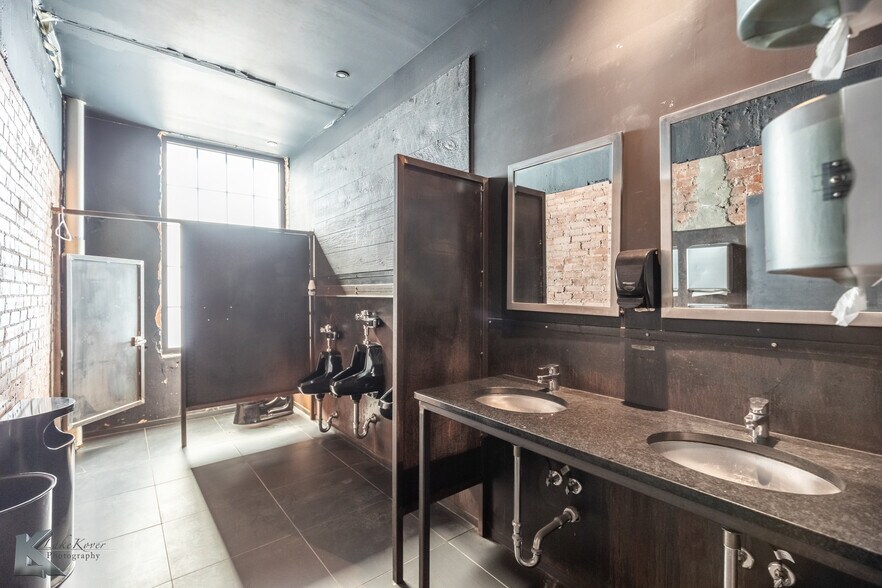 More Photos Of 141 Oak St, Abilene Storefront Retail Office For Sale