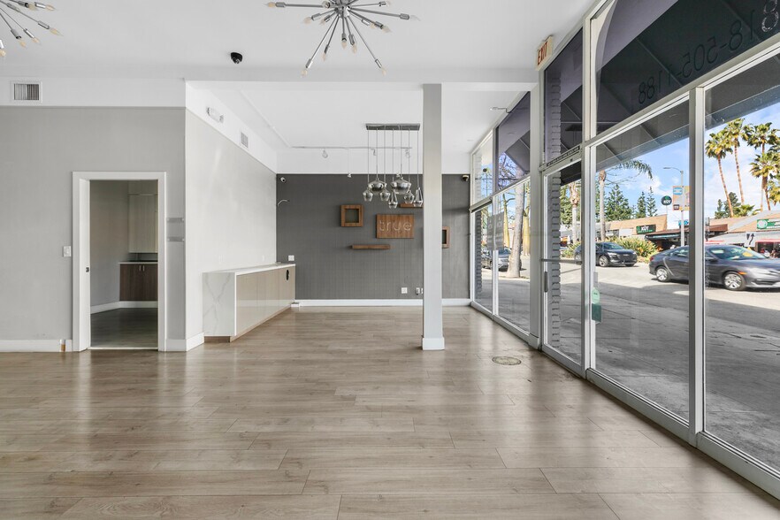 More Photos Of 11908 Ventura Blvd, Studio City Storefront Retail Office For Lease