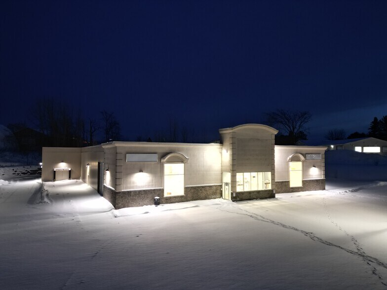 More Photos Of 2747 Chamberland St, Clarence-Rockland Freestanding For Lease