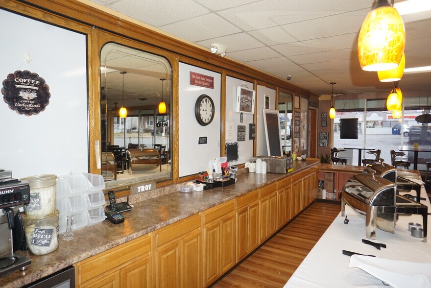 More Photos Of 540-534 Pawling Ave, Troy Freestanding For Lease