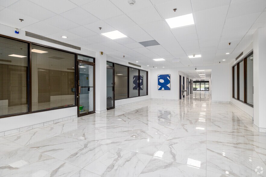 More Photos Of 2115 Butterfield Rd, Oak Brook Office For Sale