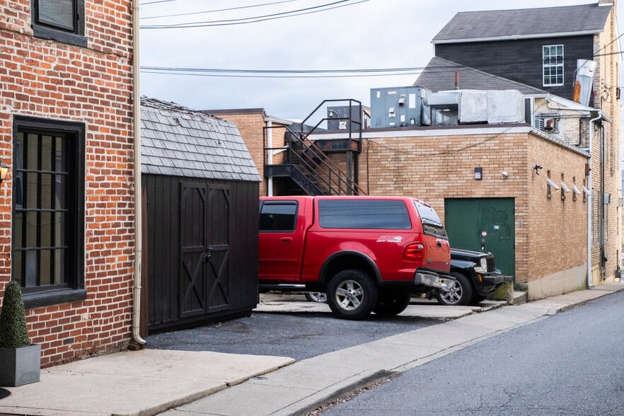 More Photos Of 924 W Walnut St, Allentown Storefront Retail Office For Sale