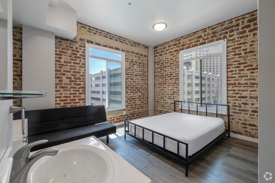 More Photos Of 392 11th St, Oakland Apartments For Sale