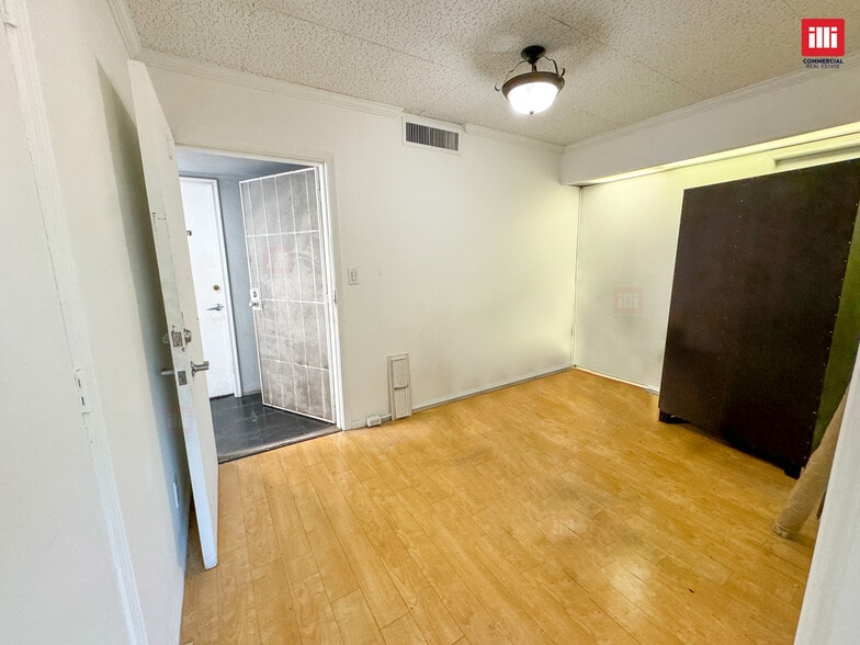 More Photos Of 8240 Beverly Blvd, Los Angeles Storefront Retail Office For Lease