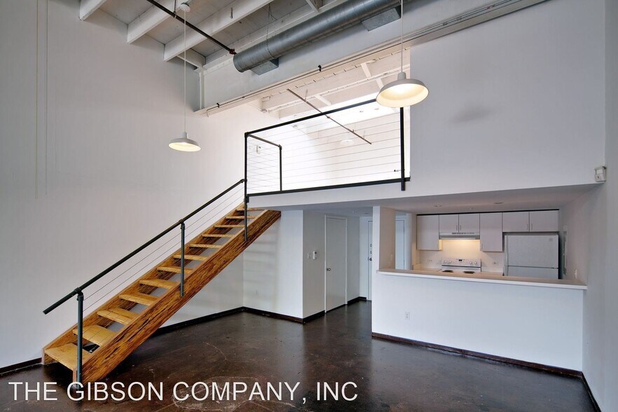 More Photos Of 4121 Commerce St, Dallas Unknown For Lease