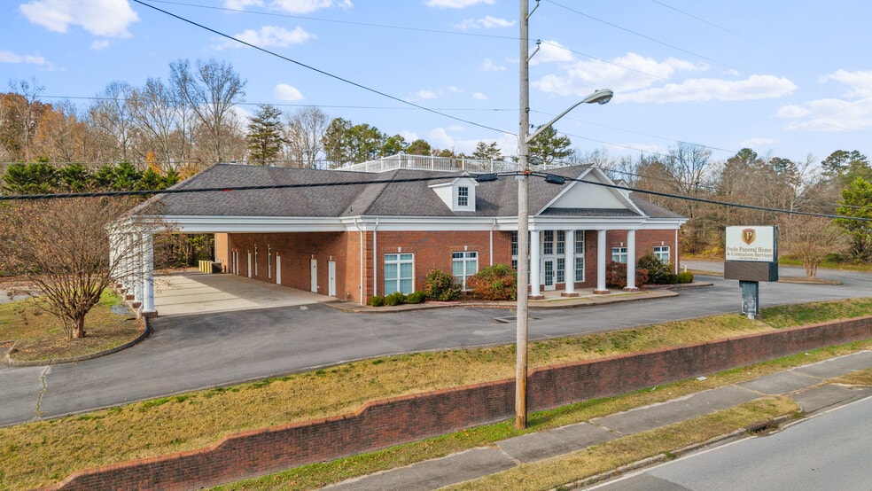 More Photos Of 300 Tennessee Ave, Etowah Funeral Home For Sale