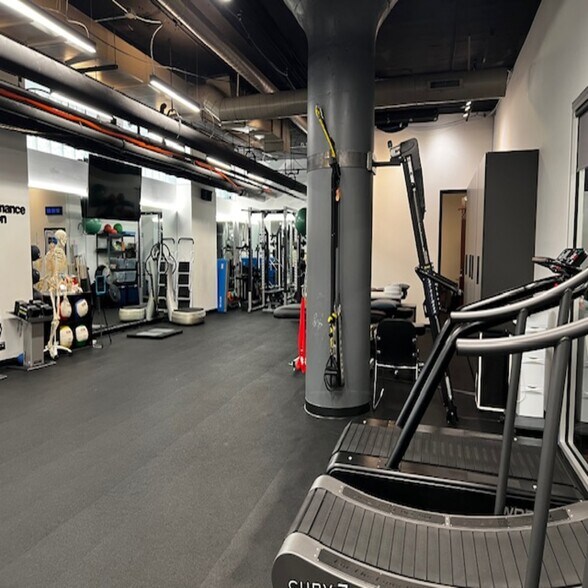 More Photos Of 820 N Orleans St, Chicago Office For Lease