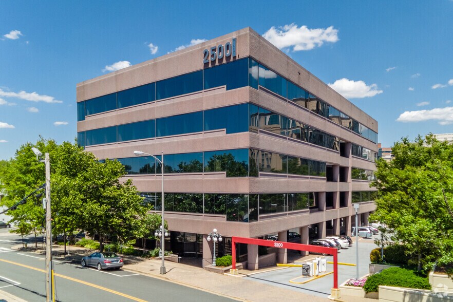 More Photos Of 2500 Wilson Blvd, Arlington Office For Lease