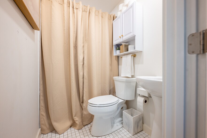 More Photos Of 1028 Truman Ave, Key West Storefront Retail Residential For Sale