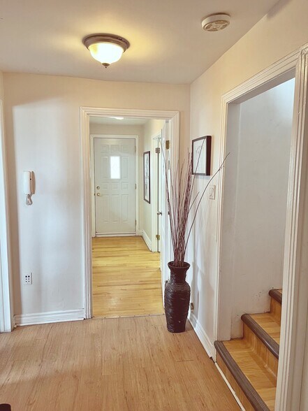 More Photos Of 2282 Boul Des Laurentides, Laval Office For Sale