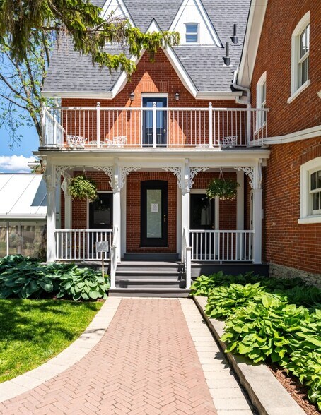 More Photos Of 343E Picton Main St, Picton Hotel For Sale
