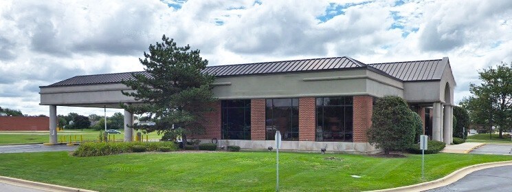 More Photos Of 1275 N County Farm Rd, Carol Stream Bank For Lease