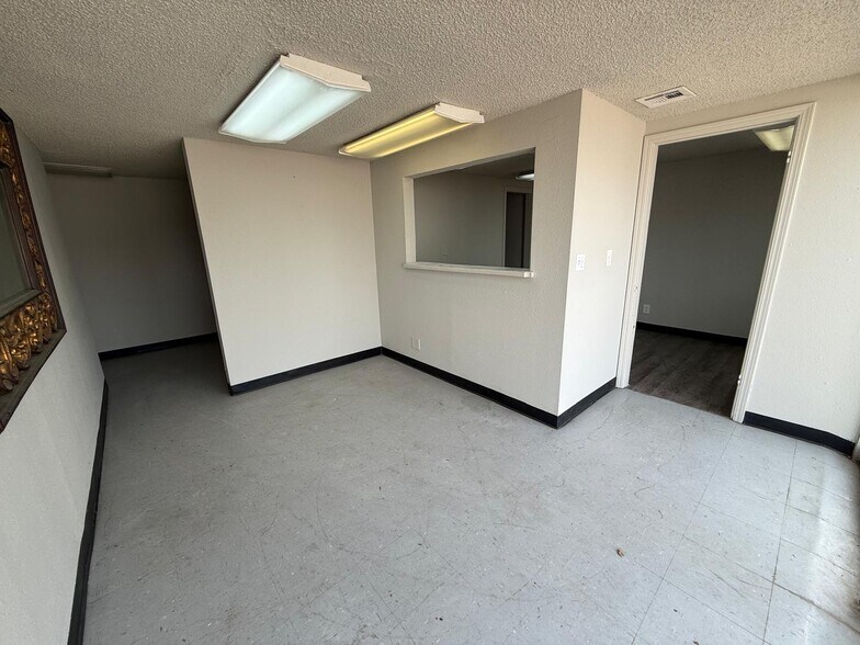 More Photos Of 7700 Melrose Ln, Oklahoma City Unknown For Lease