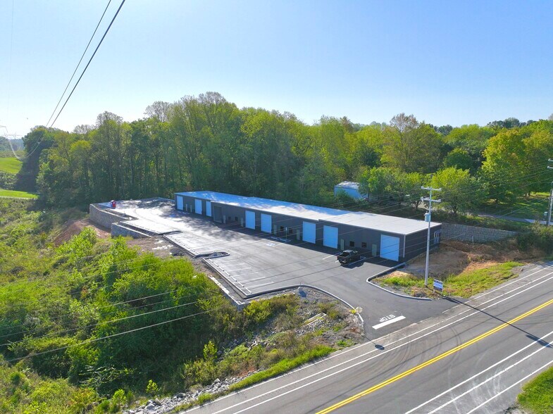 More Photos Of 1820 Highway 31 W, White House Warehouse For Sale