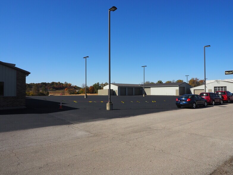 More Photos Of 9430 N Karen Dr, Mooresville Light Distribution For Lease