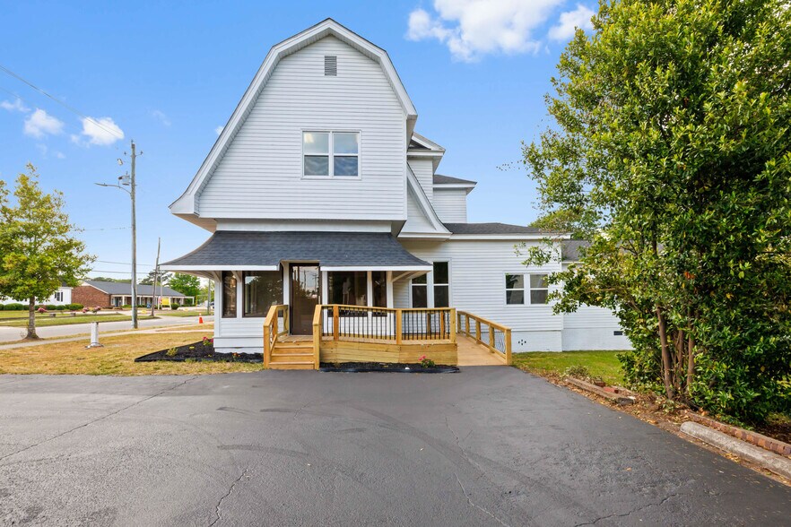 More Photos Of 504 W Broad St, Dunn Office For Sale