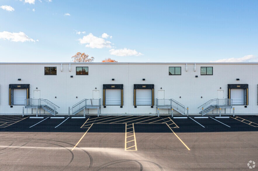 More Photos Of 514 Lansdowne Rd, Fredericksburg Flex For Lease