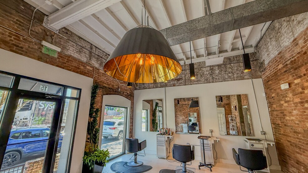 More Photos Of 7-15 W Main Street, Pensacola General Retail For Sale