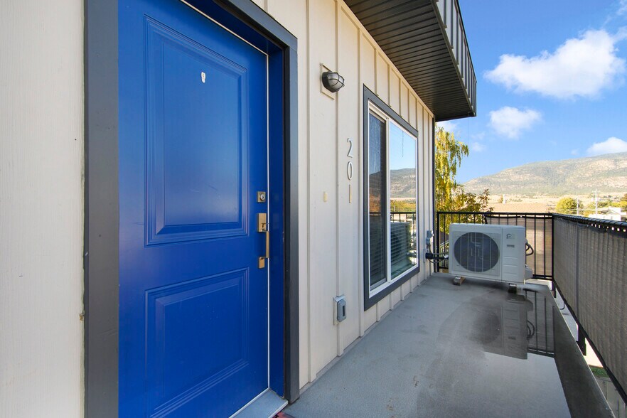 More Photos Of 124 Calgary Av, Penticton Apartments For Sale