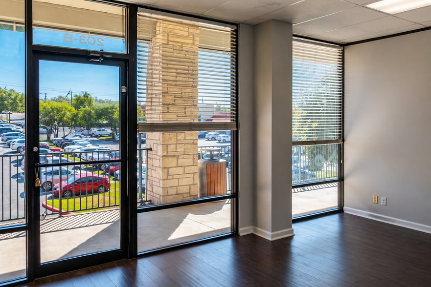 More Photos Of 1310 Ranch Road 620 N, Lakeway Unknown For Lease
