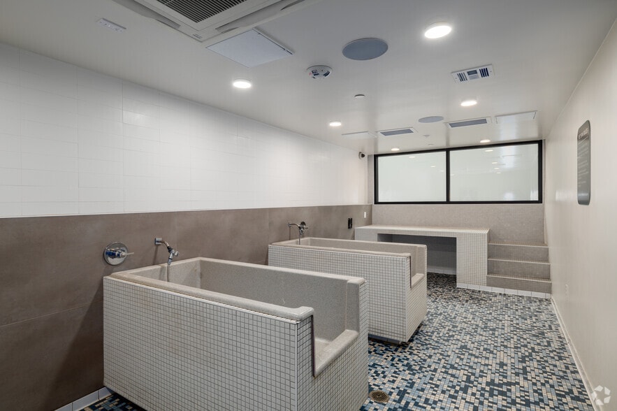 More Photos Of 4520 Alvarado Canyon Rd, San Diego Apartments For Lease