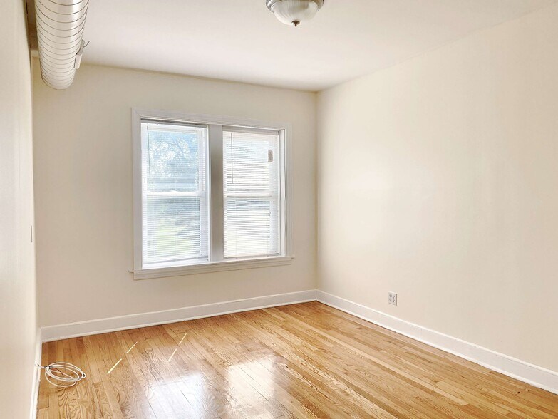 More Photos Of 5620 N Western Ave, Chicago Storefront Retail Residential For Sale