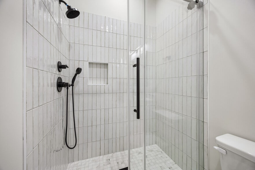 More Photos Of 5821 Winsome Ln, Houston Apartments For Sale
