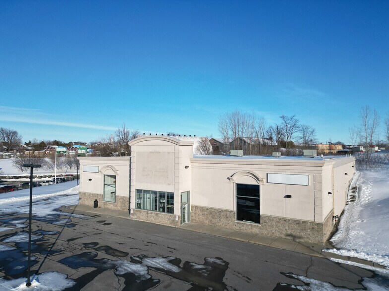 More Photos Of 2747 Chamberland St, Clarence-Rockland Freestanding For Lease