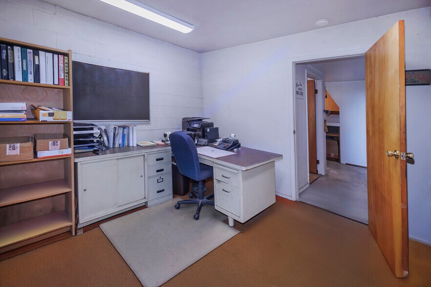 More Photos Of 1093 Montgomery Ave, San Bruno Service For Sale
