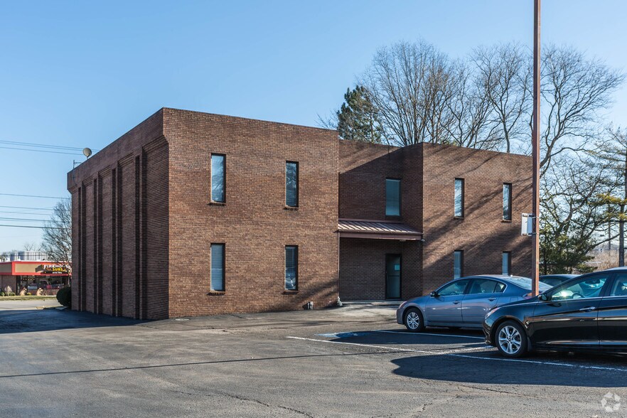 More Photos Of 3040 W Market St, Fairlawn Office For Sale