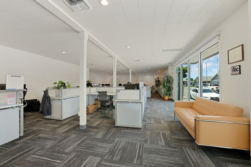 More Photos Of 702-714 W Fremont St, Stockton Light Distribution For Lease