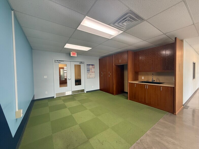 More Photos Of 201-217 N Main St, Versailles Storefront Retail Office For Lease