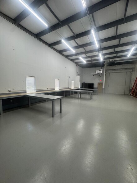More Photos Of 1410 Park Ln S, Jupiter Warehouse For Lease