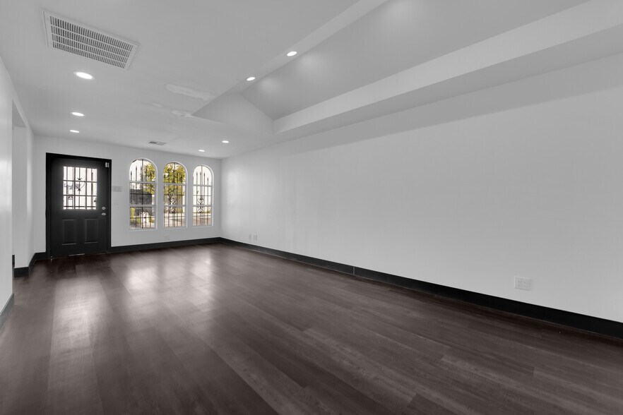 More Photos Of 530 S 7th St, Las Vegas Office Residential For Lease
